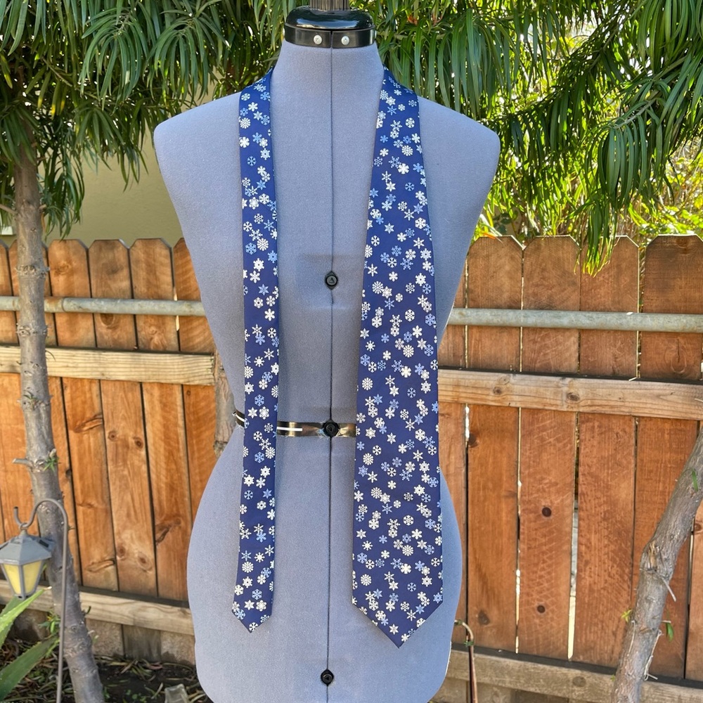 Josh Bach Snowflake Tie
